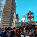 Modern Belfry of the Kaiser Wilheim Memorial Church towering over the Christmas market (1320 visites) Kaiser-Wilhelm Memorial Church Christmas market Modern Belfry of the Kaiser Wilheim Memorial Church towering over the Christmas market